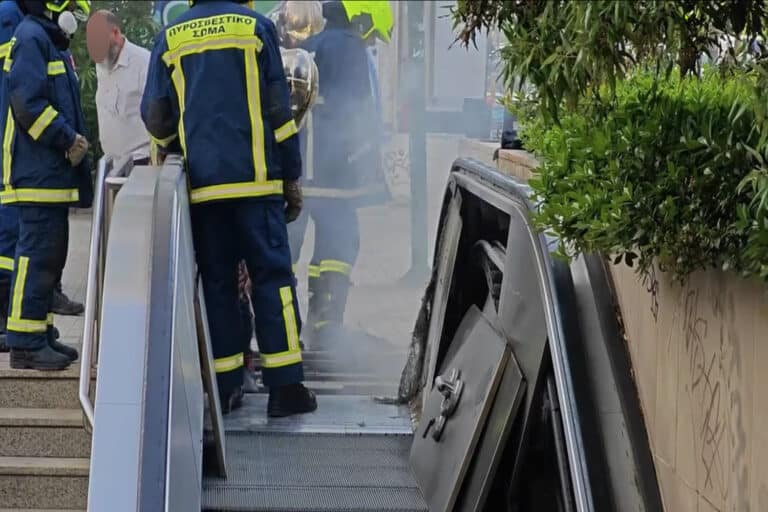 Αναστάτωση στον σταθμό Μετρό «Αμπελόκηποι»: Καπνοί από φωτιά στην κυλιόμενη σκάλα (βίντεο)