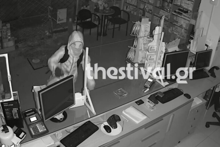 Θεσσαλονίκη: Η στιγμή που 32χρονος «μπουκάρει» σε φαρμακείο – Είχε κλέψει 22 καταστήματα μέσα σε τέσσερις μήνες (βίντεο)