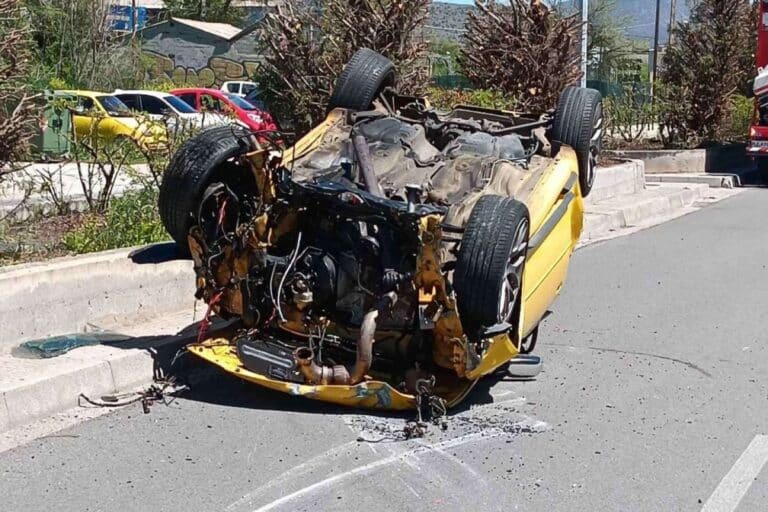 Τούμπαρε αυτοκίνητο στην Κοζάνη – Στο νοσοκομείο δύο αδέρφια (βίντεο)