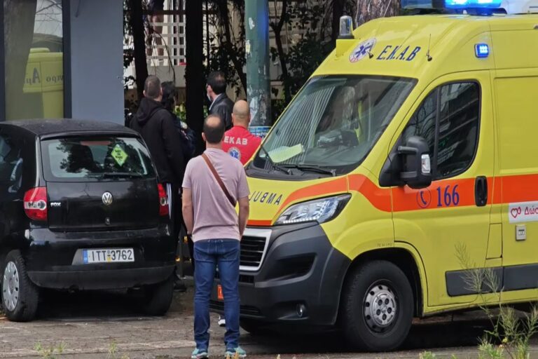 Μαφιόζικο χτύπημα στο Χαλάνδρι: Σκότωσαν άνδρα με καλάσνικοφ έξω από ιδιωτική κλινική (βίντεο)