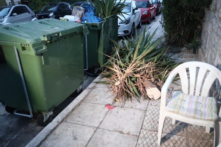 Άλιμος: Τα δύο κρίσιμα ερωτήματα που καλούνται να απαντήσουν οι Αρχές για το βρέφος που βρέθηκε ανάμεσα σε κάδους