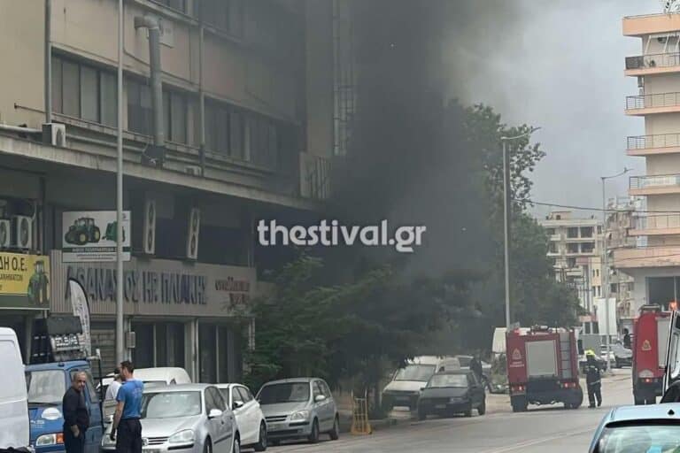 Θεσσαλονίκη: Συναγερμός για φωτιά σε εγκαταλελειμμένο κατάστημα (βίντεο)