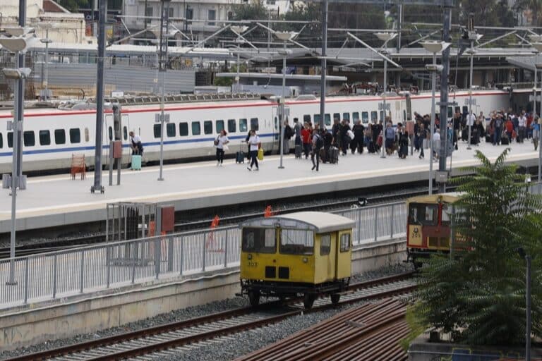 Ακινητοποιήθηκε το τρένο που εκτελούσε το δρομολόγιο Θεσσαλονίκη – Σέρρες λόγω φωτιάς