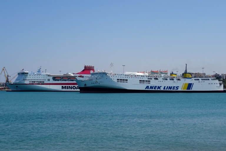 Ηράκλειο: Βλάβη στον καταπέλτη του «Blue Star Χίος» κατά τον κατάπλου – Ταλαιπωρία για 276 επιβάτες