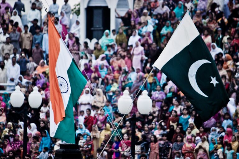 Ινδία-Πακιστάν: Ολονύχτια κλιμάκωση με αεροπορικές επιδρομές, πυραύλους και drones