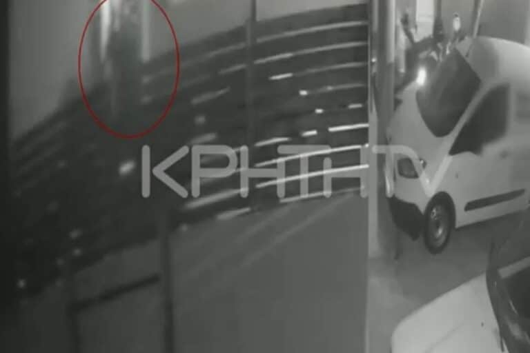 Σοκαριστικό βίντεο: Η στιγμή που η 33χρονη στο Ηράκλειο πετά το νεογέννητο αγοράκι της στα σκουπίδια