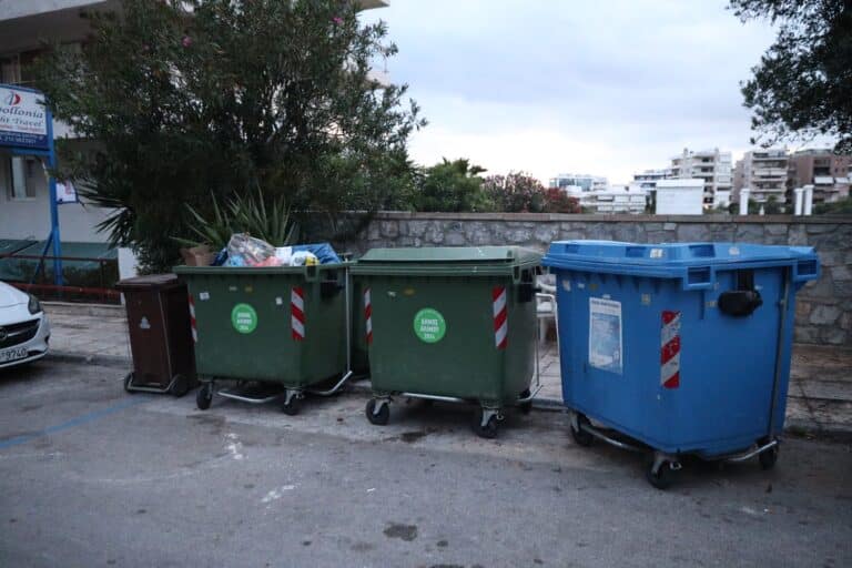 Άλιμος: Ποινική δίωξη σε βάρος της γιαγιάς του βρέφους που βρέθηκε δίπλα σε κάδο