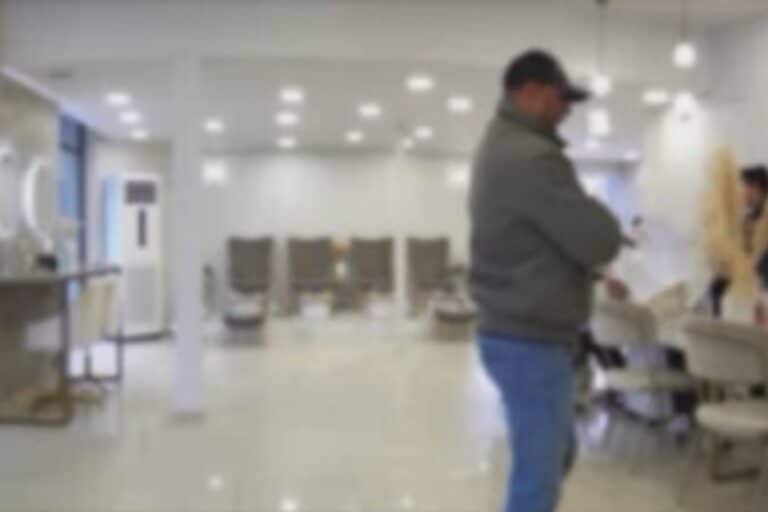 Συνελήφθησαν τρία μέλη συμμορίας που έκλεβαν κινητά τηλέφωνα από καταστήματα – Προσποιούνταν τους διανομείς φυλλαδίων