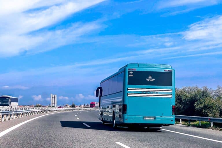 Αχαΐα: Περιπέτεια για δύο μαθήτριες – Έκαναν στάση σε σχολική εκδρομή και τις ξέχασαν στην Εθνική Οδό