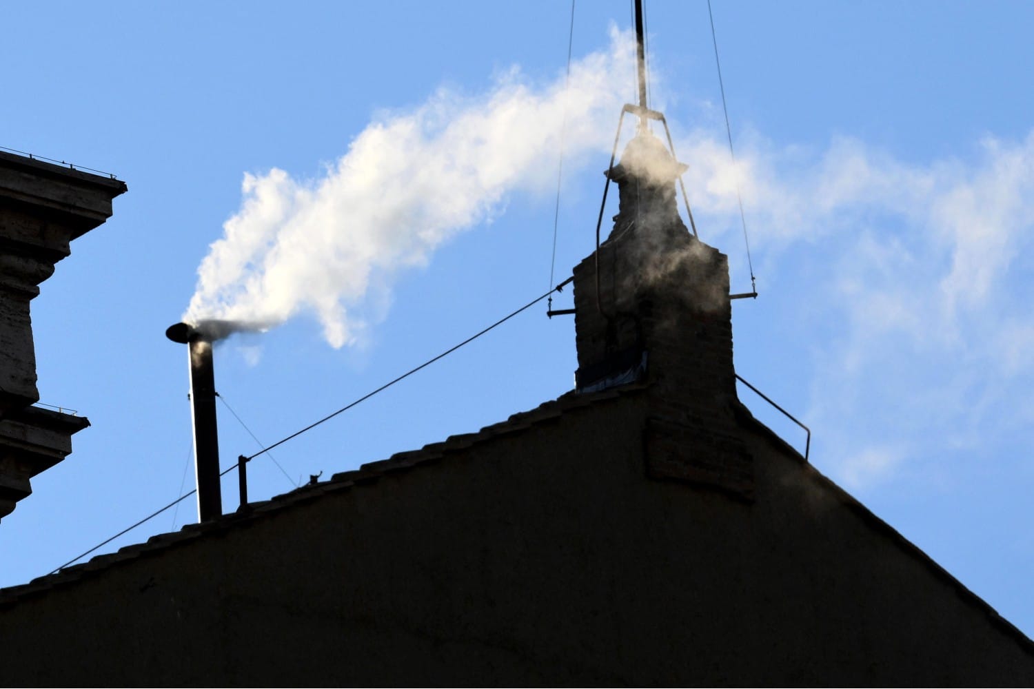 leukos kapnos vatikano 8 5 2025