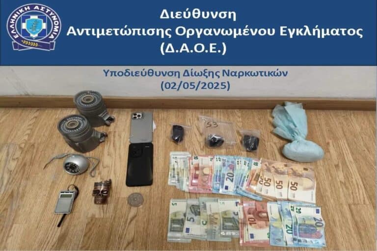 Αττική: Συνελήφθησαν τέσσερα άτομα για κατοχή και διακίνηση ναρκωτικών – Πώς τους έπιασε η ΕΛ.ΑΣ (βίντεο)