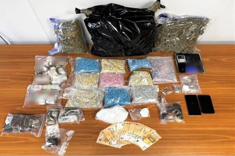 Δύο συλλήψεις για διακίνηση ναρκωτικών στην Αττική- Κατασχέθηκαν πάνω από 8 κιλά κάνναβης