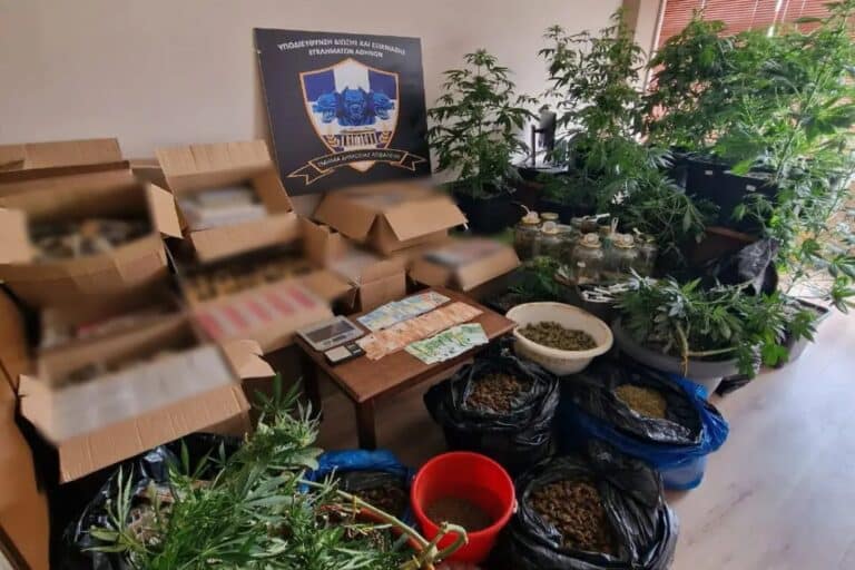 Επιχείρηση της ΕΛ.ΑΣ στο κέντρο της Αθήνας: Κατασχέθηκαν λαθραία τσιγάρα και ναρκωτικά – Συνελήφθησαν πέντε άτομα (εικόνες)