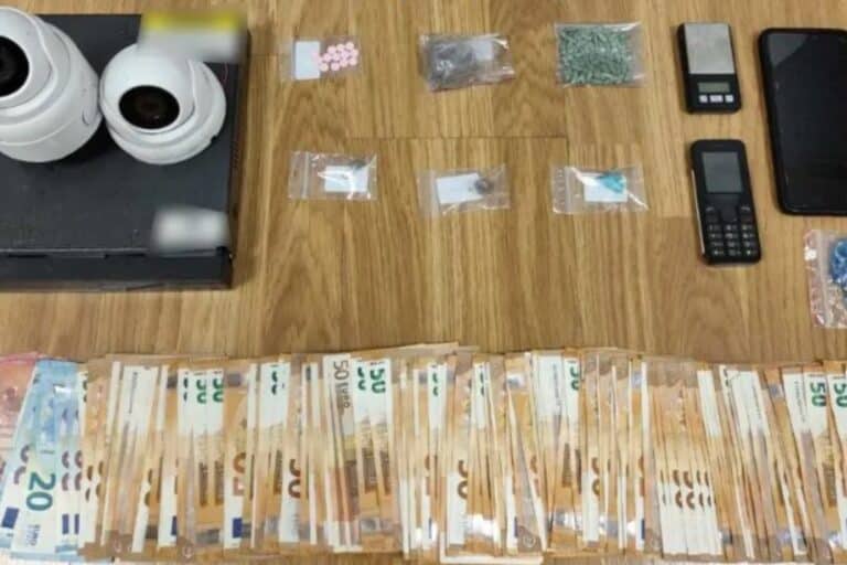 Αττική: Συνελήφθησαν έξι άτομα για κατοχή και διακίνηση ναρκωτικών