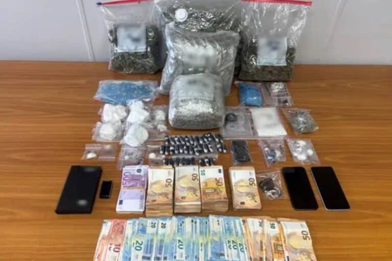 Αθήνα: Συνελήφθη 30χρονος για κατοχή και διακίνηση ναρκωτικών (βίντεο)