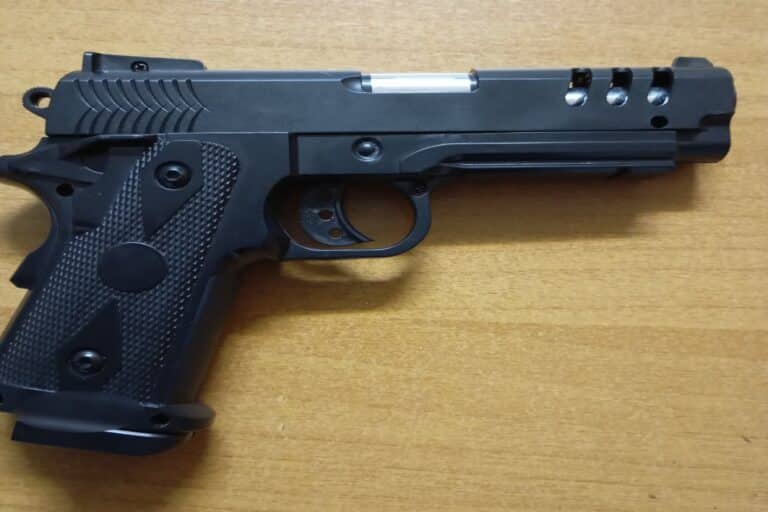 Γλυφάδα: Χειροπέδες σε 16χρονο που κυκλοφορούσε με όπλο