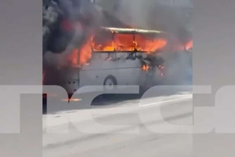 Πούλμαν έπιασε φωτιά στη λεωφόρο Αθηνών (βίντεο)