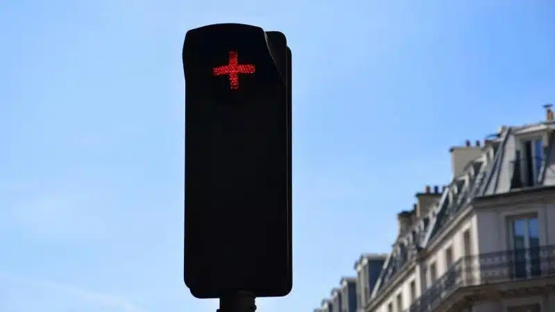 red cross traffic light 2 06 05 2025
