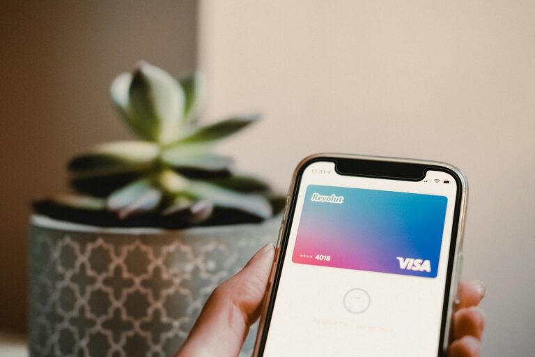 Σάλος με τη Revolut: Χιλιάδες καταγγελίες για απάτες – «Μέσα σε λίγα λεπτά έκαναν φτερά 80.000 ευρώ»