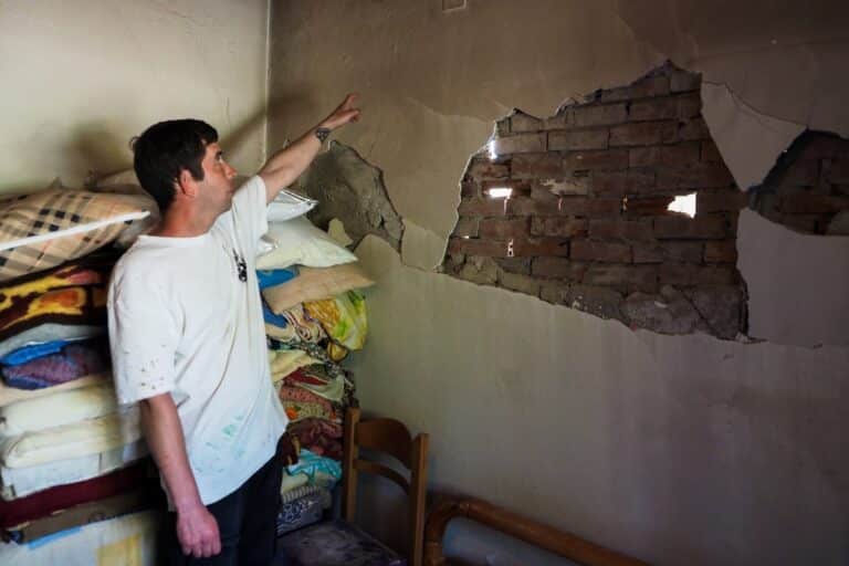 Σεισμοί στην Εύβοια: Σε κατάσταση έκτακτης ανάγκης κηρύχθηκε ο Δήμος Μαντουδίου – Ρωγμές σε σχολεία και σπίτια (εικόνες)