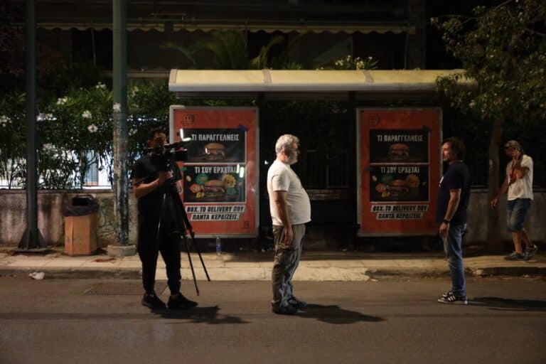 Χαλάνδρι: Αυτοκίνητο έπεσε σε στάση, παρέσυρε τρία άτομα, αυτοτραυματίστηκε και εξαφανίστηκε από το σημείο