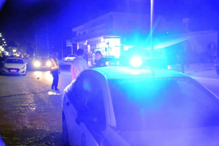 Θεσσαλονίκη: Συνελήφθη διακινητής που μετέφερε 11 μετανάστες με αυτοκίνητο με πλαστές πινακίδες