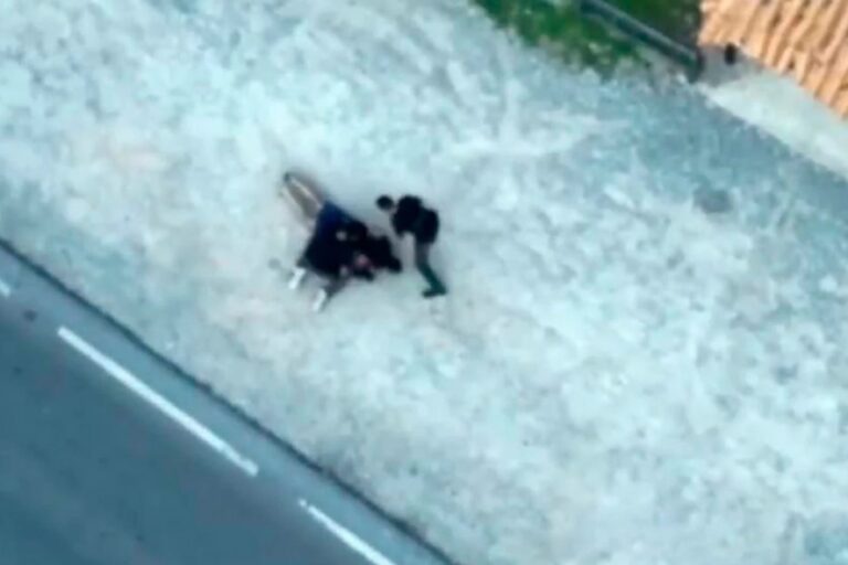 Βίντεο-ντοκουμέντο: Η στιγμή της σύλληψης διακινητή ναρκωτικών στη Νέα Μάκρη – Τρέχει μάταια να ξεφύγει