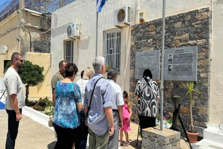 Κρήτη: Πραγματοποιήθηκε επιμνημόσυνη δέηση στο μνημείο πεσόντων αστυνομικών στο Κατάστημα Κράτησης Νεάπολης (εικόνες)