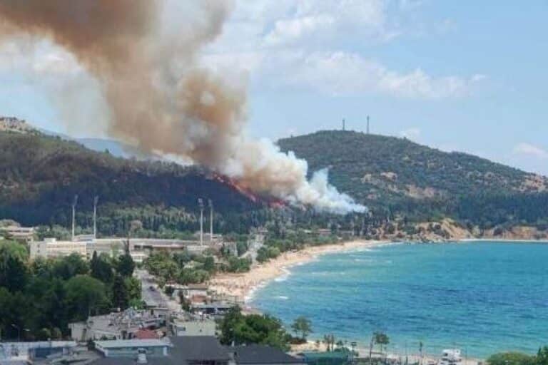 Πυρκαγιά στην Καβάλα: Έκτακτες κυκλοφοριακές ρυθμίσεις – Για εμπρησμό κάνουν λόγο οι Αρχές (βίντεο)