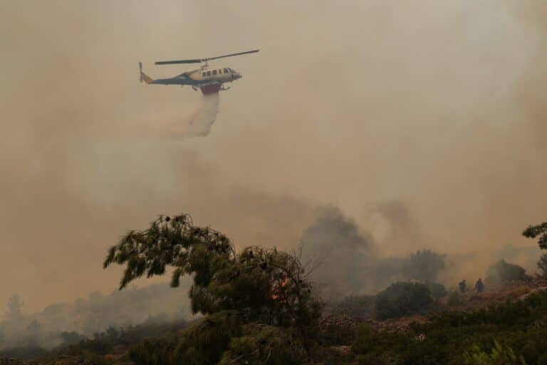 Πολύ υψηλός κίνδυνος πυρκαγιάς σήμερα σε Αττική, Πελοποννήσο, Στερεά Ελλάδα, Θεσσαλία (χάρτης)