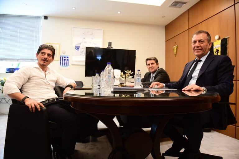 Ολοκληρώθηκε η κρίσιμη συνάντηση Βρούτση με Γιαννακόπουλο – Ακολουθεί το ραντεβού με τους Αγγελόπουλους (βίντεο)