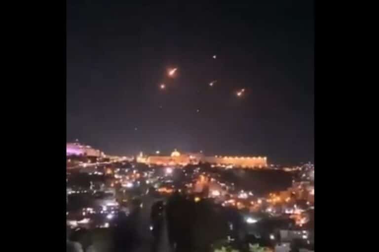 Μπαράζ πυραυλικών επιθέσεων από το Ιράν – Οκτώ νεκροί, πάνω από 200 τραυματίες και αγνοούμενοι στο Ισραήλ (εικόνες & βίντεο)