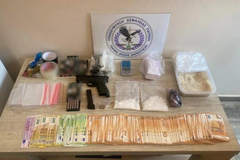 Πάτρα: Χειροπέδες σε δύο άτομα για διακίνηση ναρκωτικών – Κατασχέθηκαν κοκαΐνη και 22.800 ευρώ