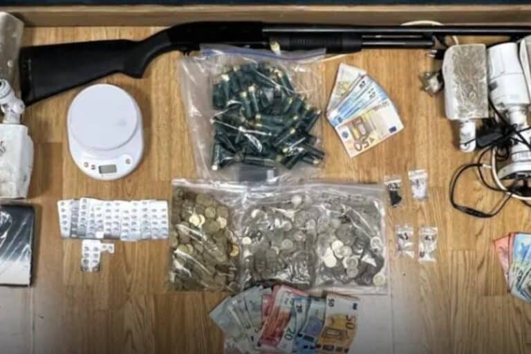 Μενίδι: Επιχείρηση του ελληνικού FBI για ναρκωτικά – Εντοπίστηκαν ηρωίνη, κοκαΐνη και καραμπίνα, έξι συλλήψεις