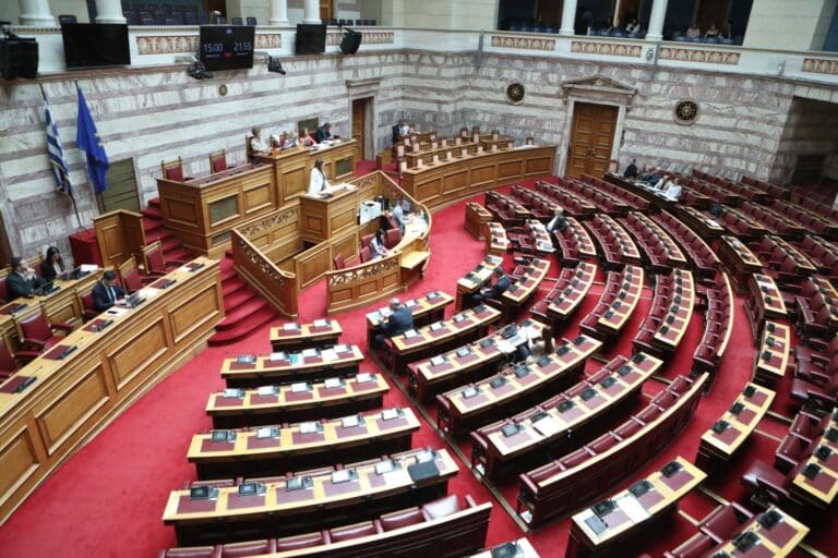 Τι δείχνουν δύο νέες δημοσκοπήσεις μετά τις εξαγγελίες του πρωθυπουργού στη ΔΕΘ