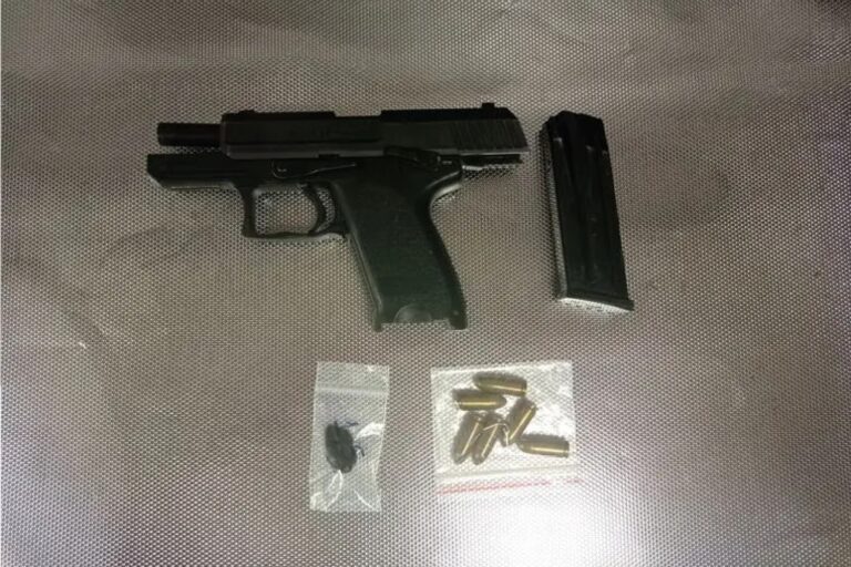 Αχαρνές: Εντοπίστηκε όπλο που είχε κλαπεί από αστυνομικό – Χειροπέδες σε δύο άτομα