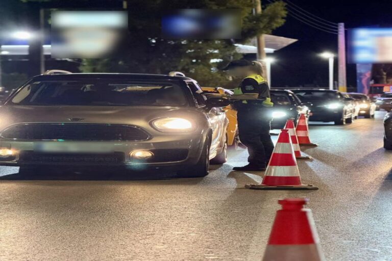Σαρωτικοί τροχονομικοί έλεγχοι στη Νότια Αττική: 266 παραβάσεις μόνο σε μία νύχτα (εικόνες & βίντεο)