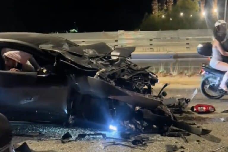 Λεωφόρος Ποσειδώνος: Μεθυσμένος ο οδηγός που προκάλεσε την καραμπόλα επτά αυτοκινήτων – Πώς έγινε το τροχαίο (βίντεο)