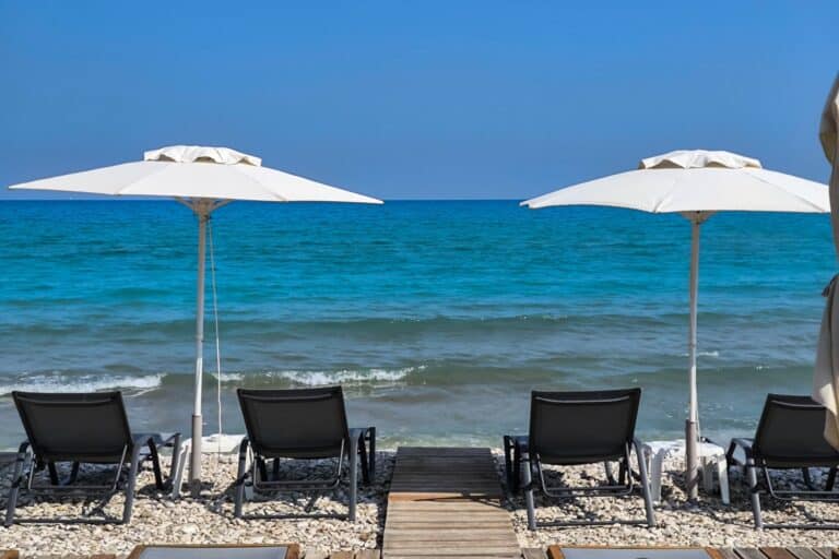 Πιάστηκαν στα χέρια σε παραλία στο Πήλιο – Τι τους οδήγησε στο αυτόφωρο