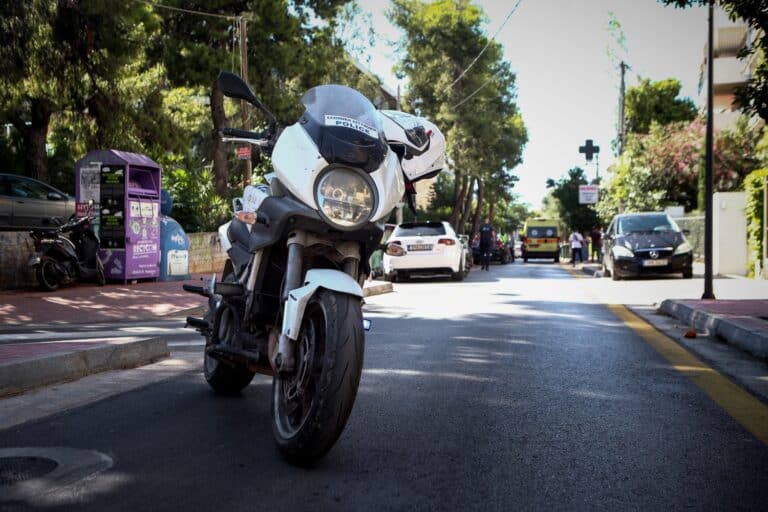 Συνελήφθησαν έξι άτομα στο κέντρο της Αθήνας – Έκρυβαν κλοπιμαία σε βρεφικά καρότσια