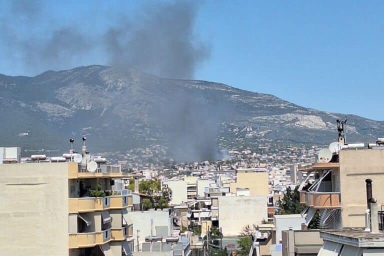 Φωτιά τώρα στις Αχαρνές – Ήχησε το 112, σηκώθηκαν δύο ελικόπτερα