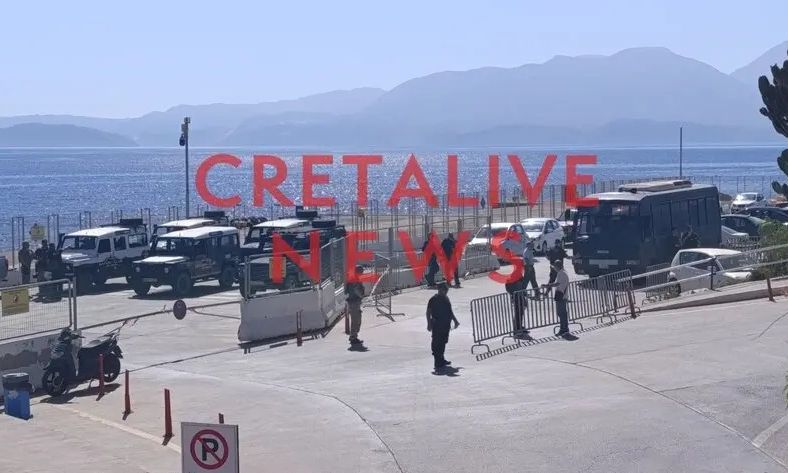 crown iris 1667950 d54369fb limani agiou nikolaou