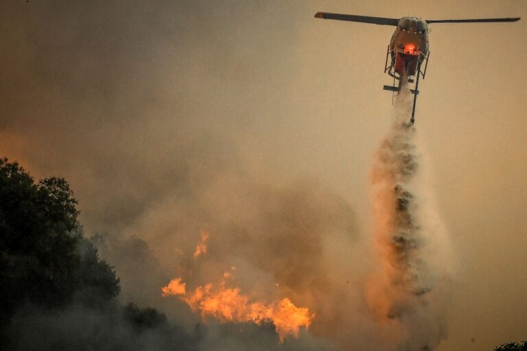 Φωτιά τώρα στο Μονολίθι Πρέβεζας – Επιχειρούν πέντε εναέρια, ήχησε 112