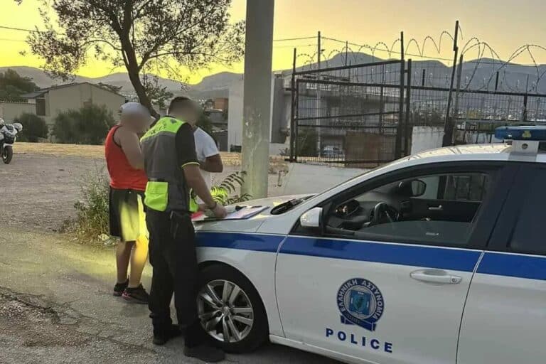 Επιχείρηση της ΕΛ.ΑΣ σε οικισμούς Ρομά στη Δυτική Αττική – Τσάκωσαν οκτώ ανήλικους οδηγούς (βίντεο)