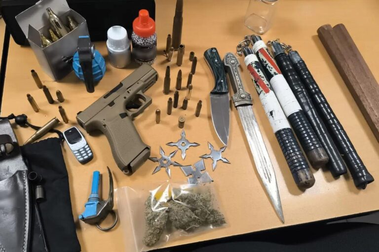 Μεγάλη αστυνομική επιχείρηση στον Ασπρόπυργο: Δύο συλλήψεις, κατασχέθηκαν όπλα και ναρκωτικά