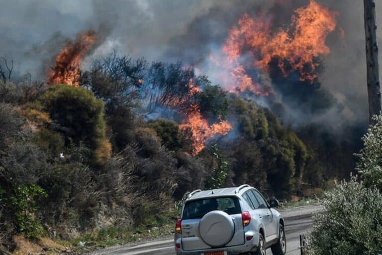 Φωτιά τώρα κοντά στην Πολυτεχνειούπολη Ζωγράφου – Ήχησε το 112