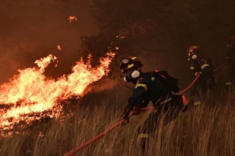Υψηλός κίνδυνος πυρκαγιάς την Τρίτη (12/8) σε Αττική – Ποιες άλλες περιοχές είναι στην κατηγορία κινδύνου 4