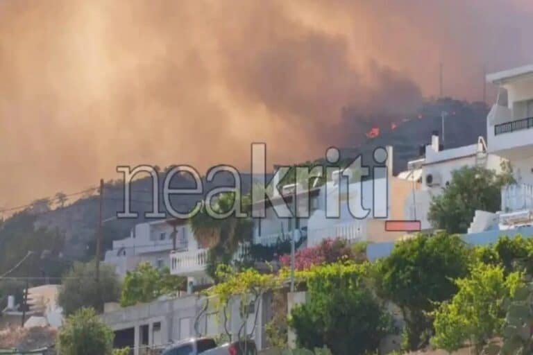 Φωτιά στην Ιεράπετρα: Οι φλόγες απειλούν ξενοδοχεία, ήχησε το «112» για εκκενώσεις 4 οικισμών (βίντεο)