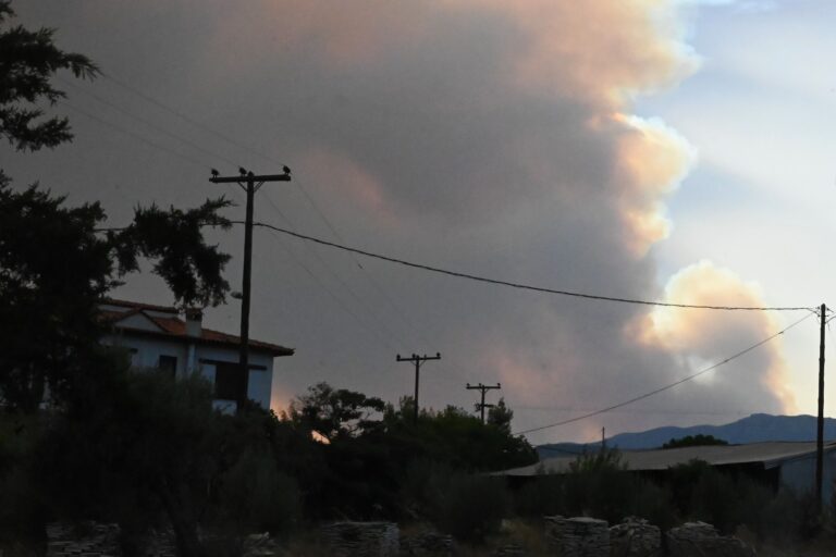 Σε ύφεση η φωτιά στον Φενεό Κορινθίας: Ζημιές και εκκενώσεις χωριών – Συνελήφθησαν δύο άτομα (βίντεο)