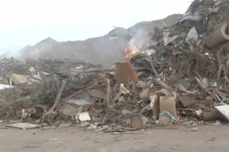 Φωτιά σε εργοστάσιο στη Σίνδο Θεσσαλονίκης: Συνεχίζεται η επιχείρηση κατάσβεσης (βίντεο)